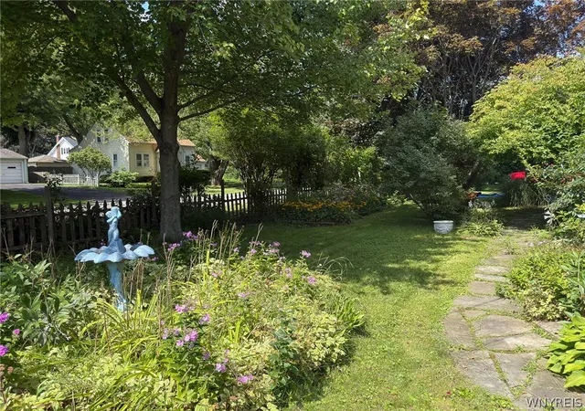Photo 4 of Single family home for sale at 300 Oneida St, Lewiston, NY 14092 | MLS# B1710323 | Listing updated on 2026-08-27