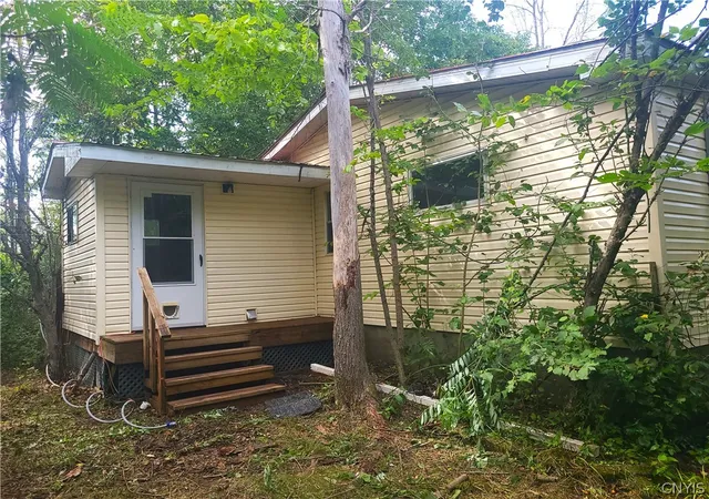 Photo 2 of Manufactured home for sale at 44001 Cross Island Rd, Orleans, NY 13640 | MLS# S1710325 | Listing updated on 2026-08-28