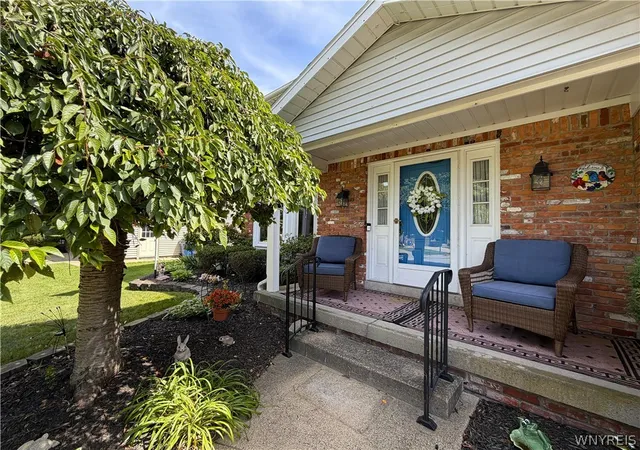Photo 2 of Sale Pending at 15 Bywater Dr, Amherst, NY 14068 | MLS# B1710137 | Listing updated on 2026-09-02