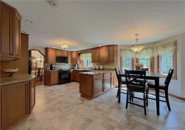 Photo 3 of Sale Pending at 15 Bywater Dr, Amherst, NY 14068 | MLS# B1710137 | Listing updated on 2026-09-02