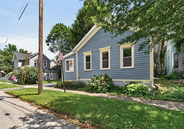 Photo 3 of Sale Pending at 20 Poplar St, Rochester, NY 14620 | MLS# R1710340 | Listing updated on 2026-08-29
