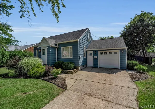 Photo 2 of Sale Pending at 4661 N Bailey Ave, Amherst, NY 14226 | MLS# B1710358 | Listing updated on 2026-09-03