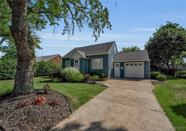 Photo 3 of Sale Pending at 4661 N Bailey Ave, Amherst, NY 14226 | MLS# B1710358 | Listing updated on 2026-09-03