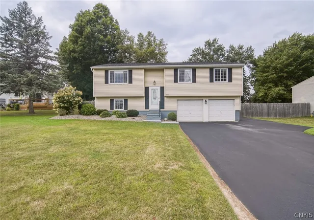 Photo 1 of Sale Pending at 8025 Pickett Ln, Cicero, NY 13039 | MLS# S1709393 | Listing updated on 2026-09-03