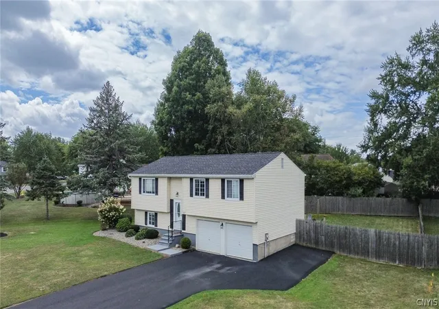 Photo 2 of Sale Pending at 8025 Pickett Ln, Cicero, NY 13039 | MLS# S1709393 | Listing updated on 2026-09-03