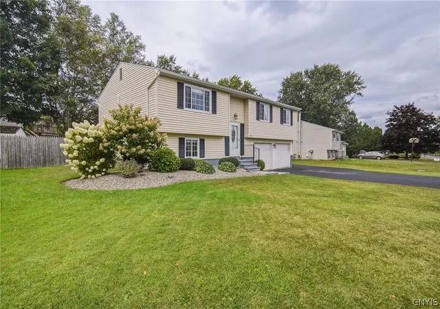 Photo 3 of Sale Pending at 8025 Pickett Ln, Cicero, NY 13039 | MLS# S1709393 | Listing updated on 2026-09-03