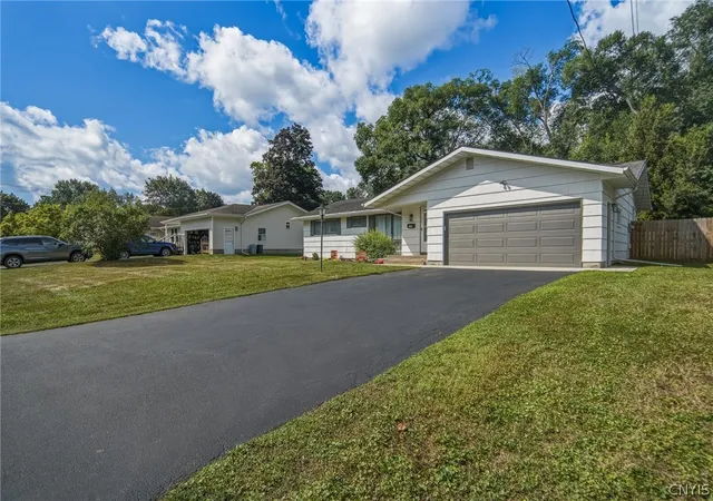 Photo 2 of Sale Pending at 7411 Rosewood Cir, Cicero, NY 13212 | MLS# S1710327 | Listing updated on 2026-08-30