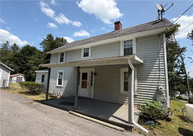 Photo 1 of Single family home for sale at 6 Holmes Ave, New Berlin, NY 13411 | MLS# R1710151 | Listing updated on 2026-09-10