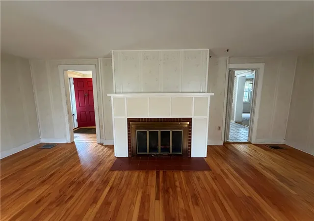 Photo 4 of Single family home for sale at 6 Holmes Ave, New Berlin, NY 13411 | MLS# R1710151 | Listing updated on 2026-09-10