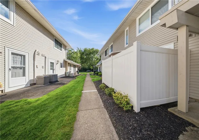 Photo 3 of Sale Pending at 560 Eastbrooke Ln, Brighton, NY 14618 | MLS# R1709786 | Listing updated on 2026-09-01