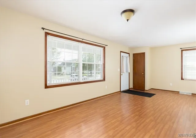 Photo 3 of Sale Pending at 154 Lyndale Ave, Tonawanda, NY 14223 | MLS# B1710069 | Listing updated on 2026-09-24