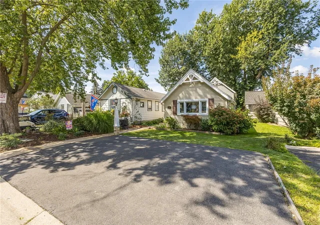 Photo 3 of Sale Pending at 17 Bateau Ter, Irondequoit, NY 14617 | MLS# R1708698 | Listing updated on 2026-09-04