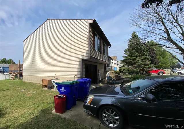 Photo 3 of Single family home for sale at 4040 Towers Pl, Hamburg, NY 14075 | MLS# B1708971 | Listing updated on 2026-09-07