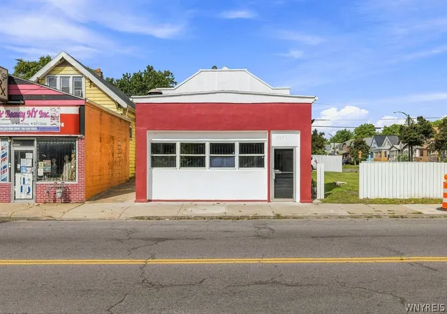 Photo 1 of Single family home for sale at 2870 Bailey Ave, Buffalo, NY 14215 | MLS# B1710420 | Listing updated on 2026-08-31
