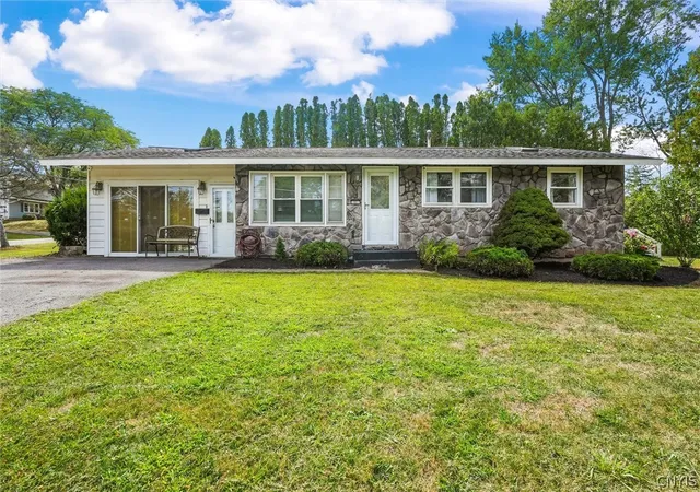 Photo 2 of Single family home for sale at 101 Moyer Heights Dr, Salina, NY 13088 | MLS# S1707726 | Listing updated on 2026-09-12