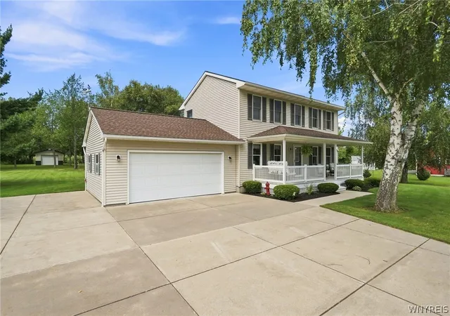 Photo 3 of Sale Pending at 1690 W Creek Rd, Newfane, NY 14028 | MLS# B1709754 | Listing updated on 2026-09-04