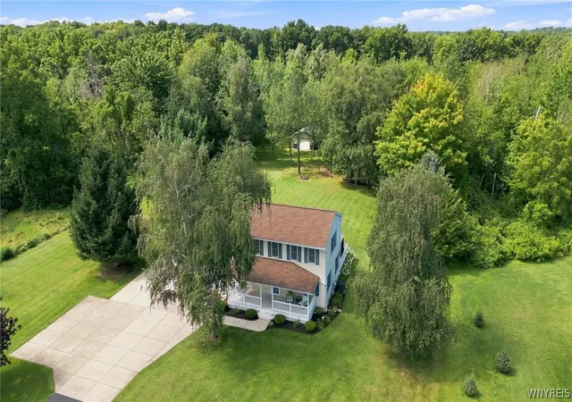 Photo 3 of Sale Pending at 1690 W Creek Rd, Newfane, NY 14028 | MLS# B1709754 | Listing updated on 2026-09-04