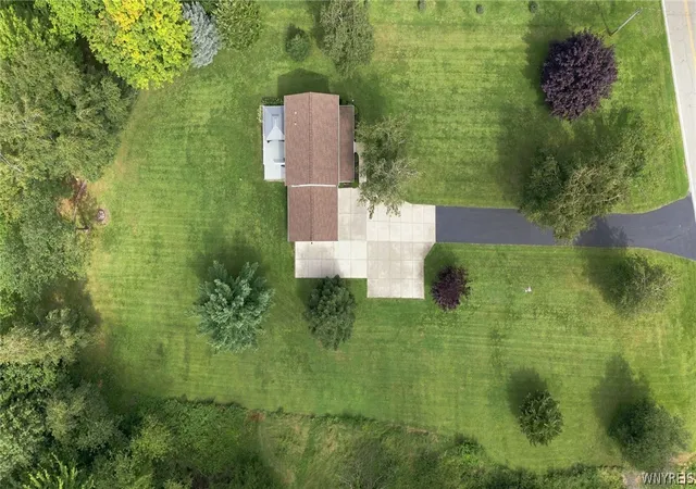 Photo 4 of Sale Pending at 1690 W Creek Rd, Newfane, NY 14028 | MLS# B1709754 | Listing updated on 2026-09-04