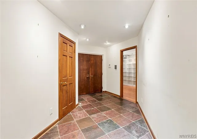 Photo 3 of Sale Pending at 190 Castlebrook Ln, Amherst, NY 14221 | MLS# B1709866 | Listing updated on 2026-09-08