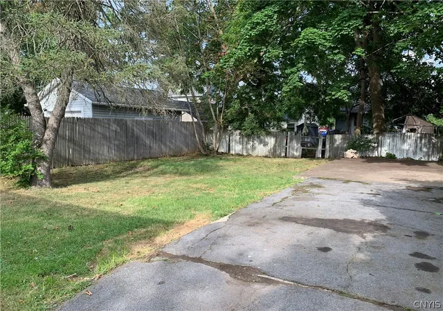 Photo 3 of Sale Pending at 124 Marsden Rd, Salina, NY 13208 | MLS# S1710375 | Listing updated on 2026-09-01