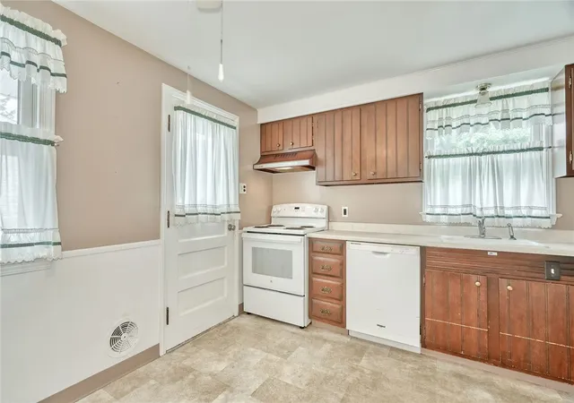 Photo 3 of Sale Pending at 239 Fielding Rd, Greece, NY 14626 | MLS# R1710457 | Listing updated on 2026-09-04