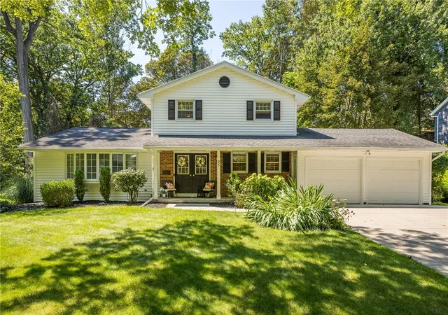 Photo 1 of Sale Pending at 25 Shadowlawn Ct, Irondequoit, NY 14617 | MLS# R1707614 | Listing updated on 2026-09-03