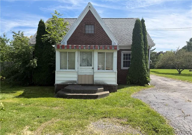 Single family home for sale at 1036 Saunders Sett Rd, Lewiston, NY 14305 | MLS# B1709694 | Listing updated on 2026-08-27