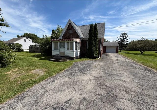 Photo 1 of Single family home for sale at 1036 Saunders Sett Rd, Lewiston, NY 14305 | MLS# B1709694 | Listing updated on 2026-08-27