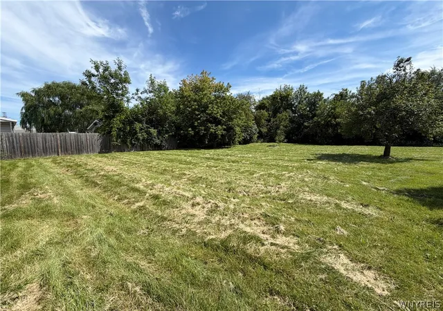 Photo 2 of Single family home for sale at 1036 Saunders Sett Rd, Lewiston, NY 14305 | MLS# B1709694 | Listing updated on 2026-08-27