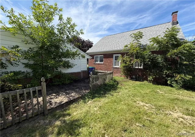 Photo 3 of Single family home for sale at 1036 Saunders Sett Rd, Lewiston, NY 14305 | MLS# B1709694 | Listing updated on 2026-08-27