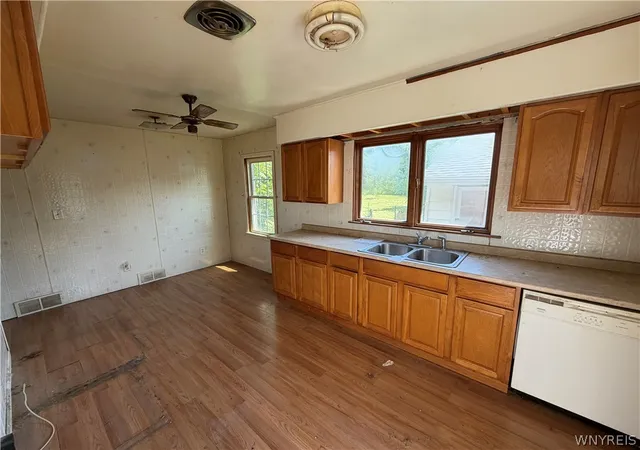 Photo 4 of Single family home for sale at 1036 Saunders Sett Rd, Lewiston, NY 14305 | MLS# B1709694 | Listing updated on 2026-08-27