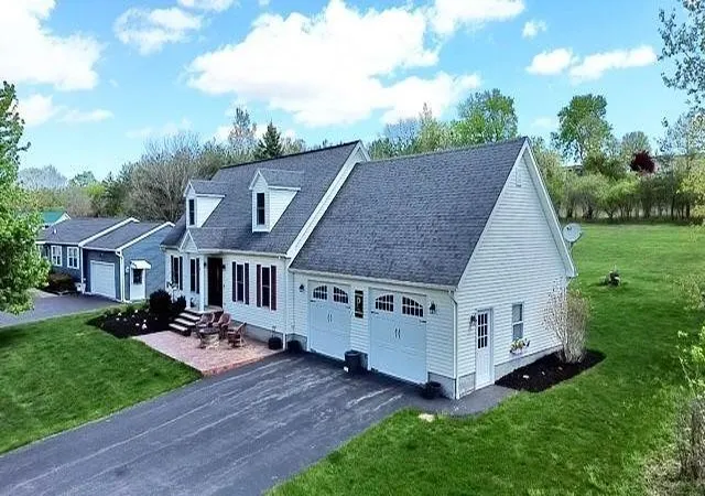 Photo 3 of Single family home for sale at 20 Bowen St, Auburn, NY 13021 | MLS# R1710421 | Listing updated on 2026-08-27