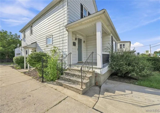 Photo 3 of Single family home for sale at 414 Niagara Falls Blvd, Tonawanda, NY 14223 | MLS# B1709977 | Listing updated on 2026-09-11