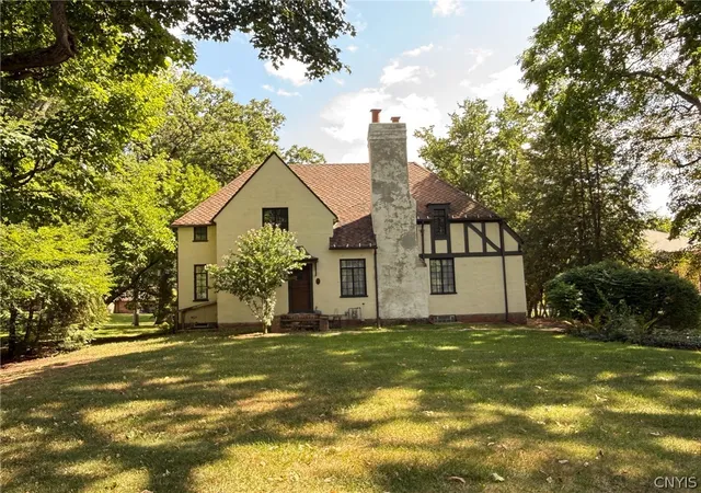 Photo 3 of Single family home for sale at 453 Main St, Oneida, NY 13421 | MLS# S1709840 | Listing updated on 2026-08-27