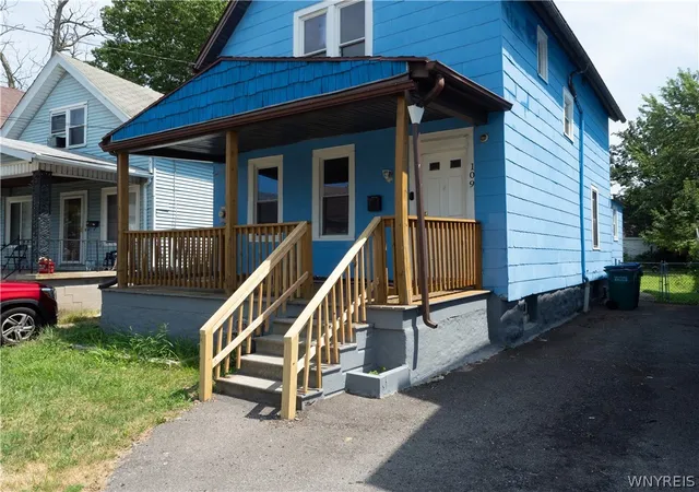 Photo 3 of Single family home for sale at 109 Roesch Ave, Buffalo, NY 14207 | MLS# B1710519 | Listing updated on 2026-08-27