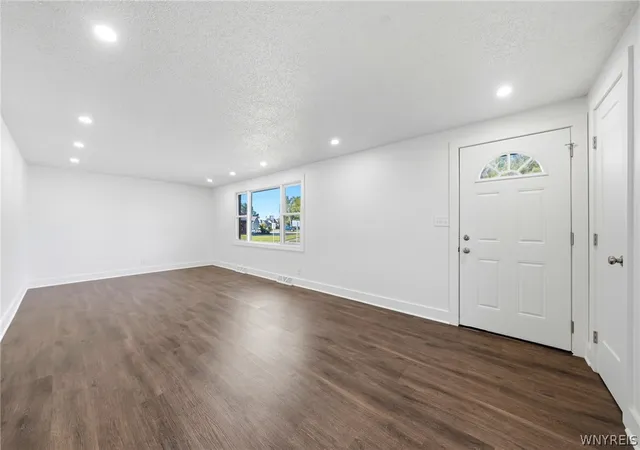 Photo 3 of Sale Pending at 43 Barone Cir, Cheektowaga, NY 14225 | MLS# B1710430 | Listing updated on 2026-09-10