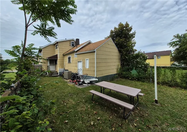 Photo 2 of Single family home for sale at 131 Ashley St, Buffalo, NY 14212 | MLS# B1708912 | Listing updated on 2026-08-30