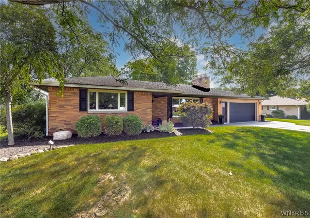Photo 2 of Sale Pending at 4207 Susan Dr, Clarence, NY 14221 | MLS# B1710471 | Listing updated on 2026-09-06