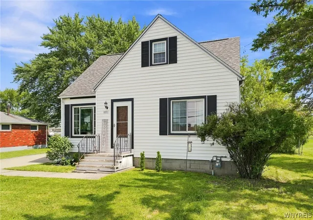 Photo 3 of Sale Pending at 401 Borden Rd, Cheektowaga, NY 14224 | MLS# B1710102 | Listing updated on 2026-09-05