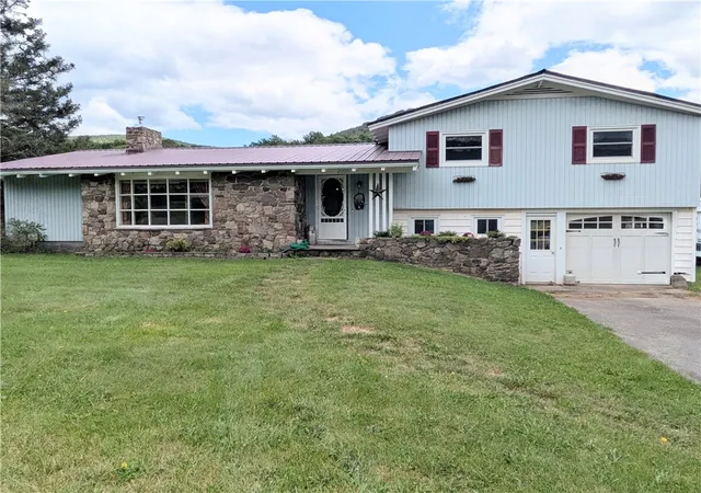 Photo 3 of Single family home for sale at 2000 County Hwy 41, Roxbury, NY 12474 | MLS# R1710061 | Listing updated on 2026-08-27
