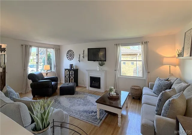 Photo 4 of Sale Pending at 134 Woodcrest Dr, Amherst, NY 14226 | MLS# B1710568 | Listing updated on 2026-09-01
