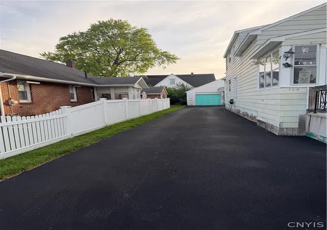Photo 3 of Sale Pending at 104 Roxford Rd S, Salina, NY 13208 | MLS# S1709272 | Listing updated on 2026-09-09