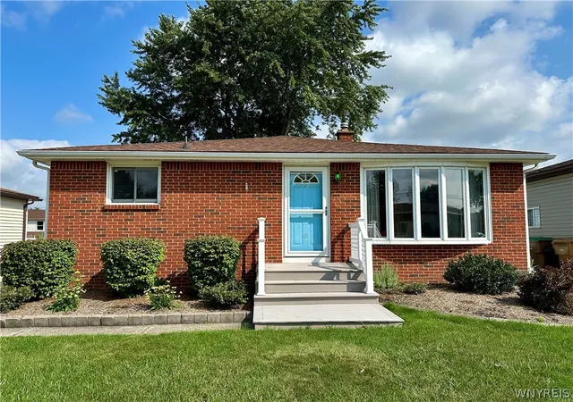 Photo 2 of Sale Pending at 104 Castlewood Dr, Cheektowaga, NY 14227 | MLS# B1709851 | Listing updated on 2026-09-10