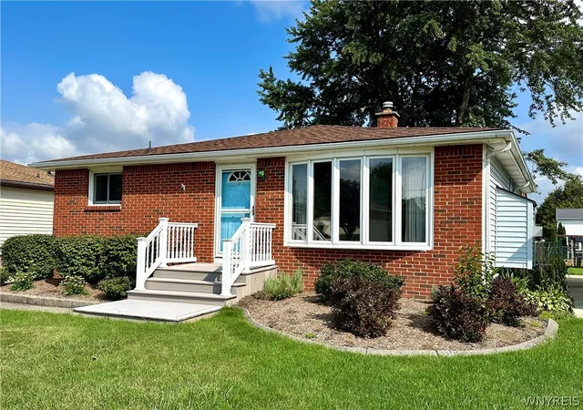 Photo 3 of Sale Pending at 104 Castlewood Dr, Cheektowaga, NY 14227 | MLS# B1709851 | Listing updated on 2026-09-10