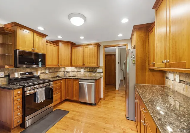 Photo 3 of Sale Pending at 3239 Far Reach Dr, Lysander, NY 13027 | MLS# S1710599 | Listing updated on 2026-08-31