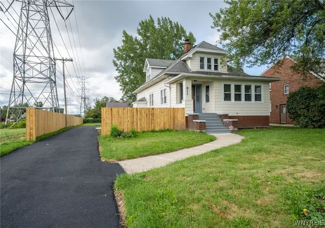 Photo 2 of Single family home for sale at 811 Cleveland Dr, Cheektowaga, NY 14225 | MLS# B1709740 | Listing updated on 2026-09-02
