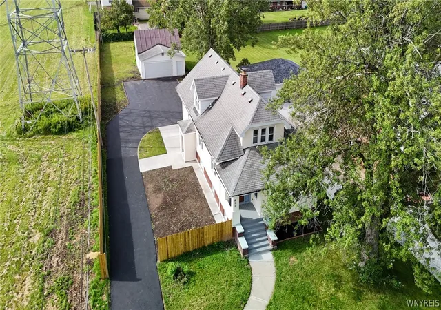 Photo 3 of Single family home for sale at 811 Cleveland Dr, Cheektowaga, NY 14225 | MLS# B1709740 | Listing updated on 2026-09-02