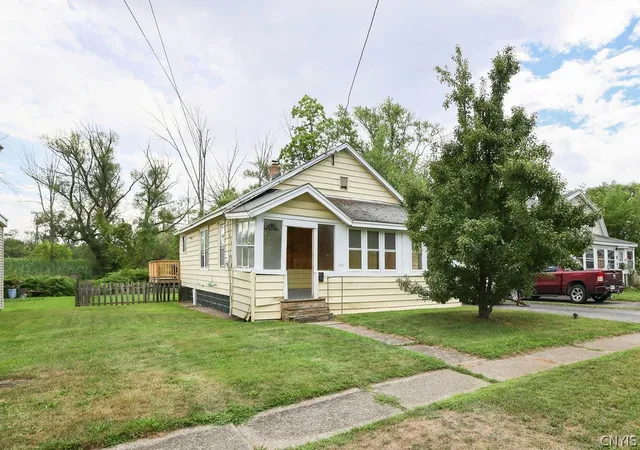 Photo 1 of Single family home for sale at 219 Garden City Dr, Salina, NY 13211 | MLS# S1705982 | Listing updated on 2026-09-11