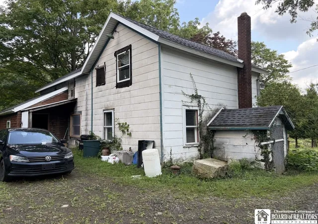 Photo 3 of Single family home for sale at 9185 Chautauqua Rd, Pomfret, NY 14063 | MLS# R1710333 | Listing updated on 2026-08-31