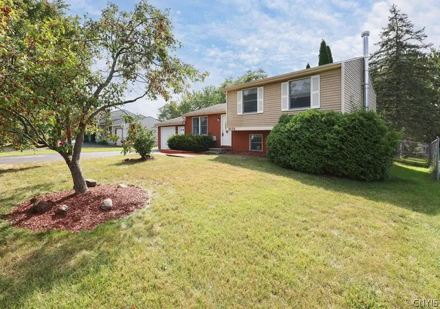 Photo 1 of Sale Pending at 8484 Chinkapin Cir, Cicero, NY 13039 | MLS# S1710496 | Listing updated on 2026-09-11